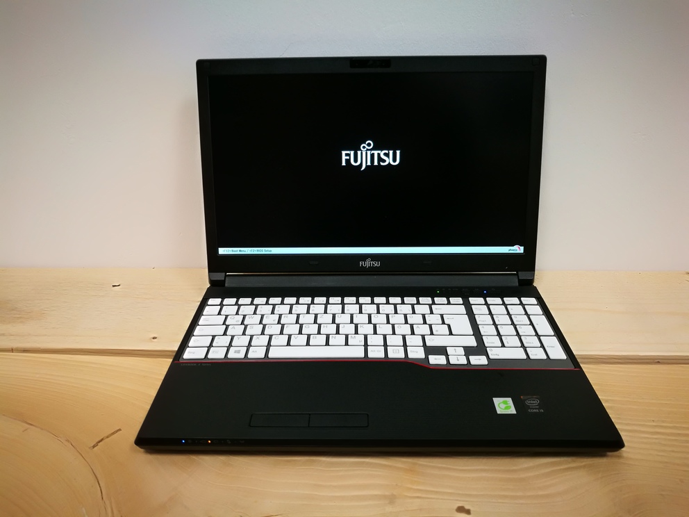 Repasovaný-notebook-Fujitsu-LifeBook-E544-so-zárukou-2-roky-1