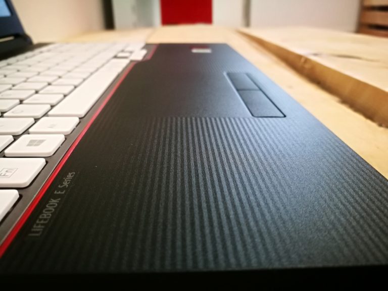 Repasovaný-notebook-Fujitsu-LifeBook-E544-so-zárukou-2-roky-3-768x576